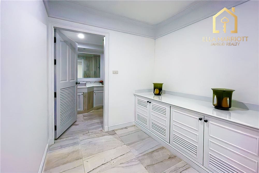 450sqm Newly Renovated 4BR Condo for Rent in Asoke - Pet-Friendly 21