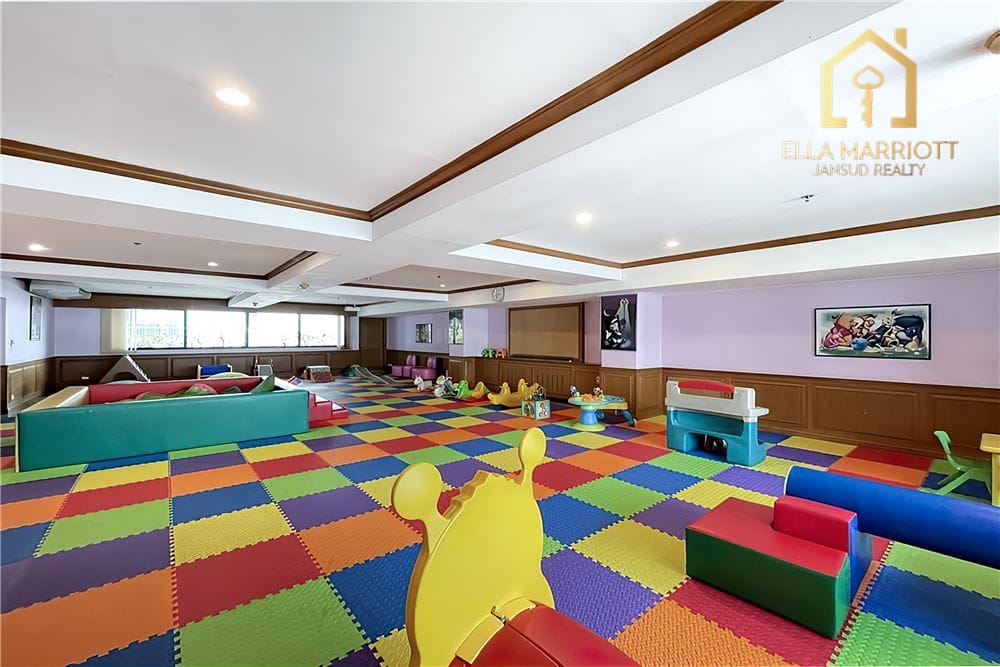 450sqm Newly Renovated 4BR Condo for Rent in Asoke - Pet-Friendly 25