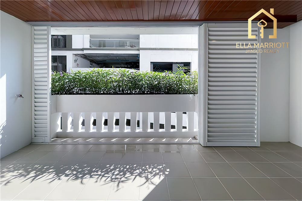 450sqm Newly Renovated 4BR Condo for Rent in Asoke - Pet-Friendly 4