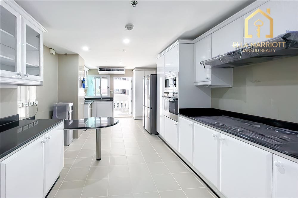450sqm Newly Renovated 4BR Condo for Rent in Asoke - Pet-Friendly 9