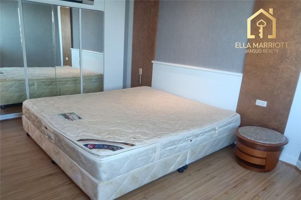 Pet-Friendly Condo in Sukhumvit 24, Phrom Pong - 13 Mins Walk to MRT Queen Sirikit 10