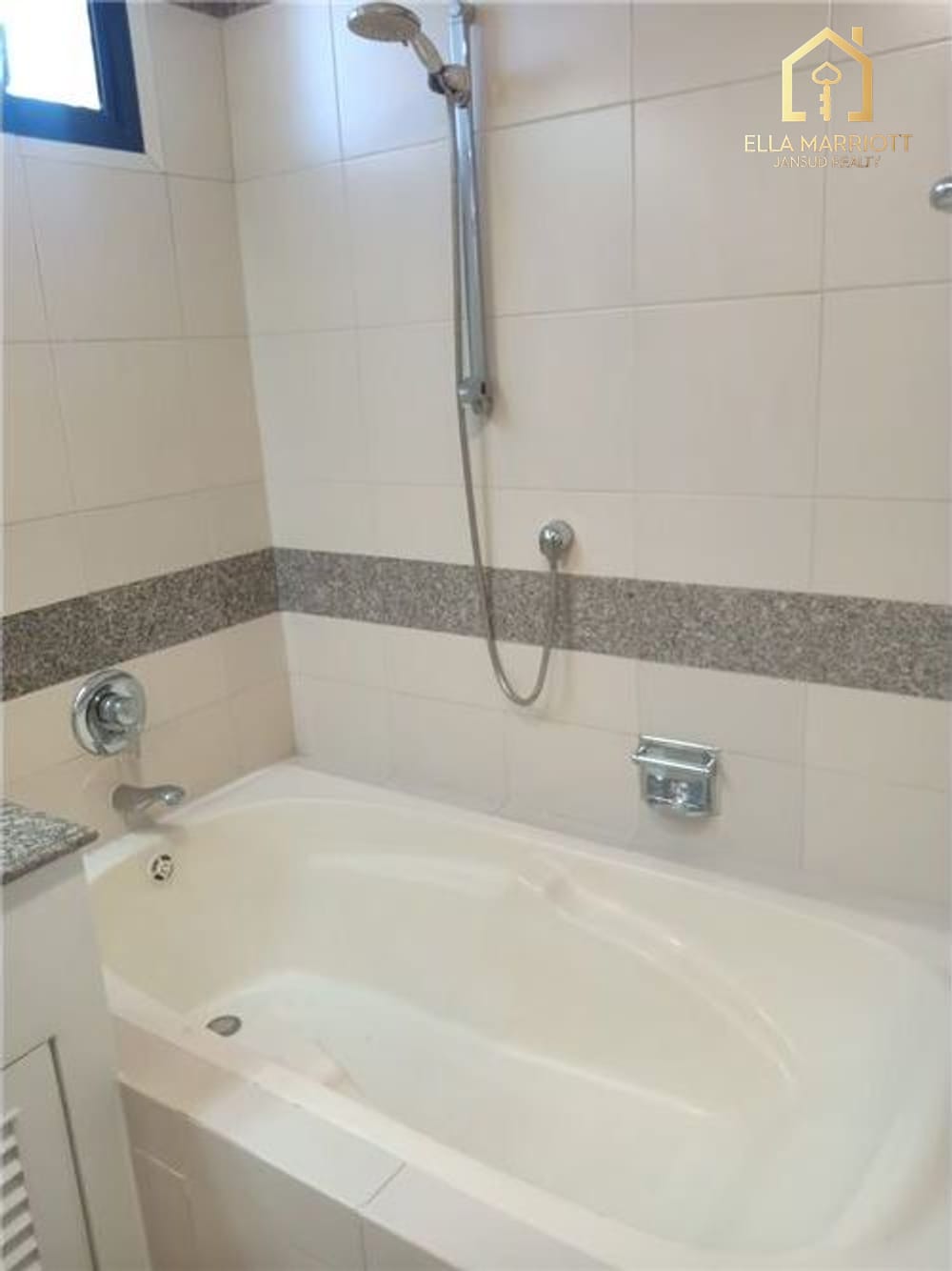 Pet-Friendly Condo in Sukhumvit 24, Phrom Pong - 13 Mins Walk to MRT Queen Sirikit 11