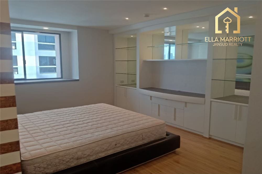 Pet-Friendly Condo in Sukhumvit 24, Phrom Pong - 13 Mins Walk to MRT Queen Sirikit 13