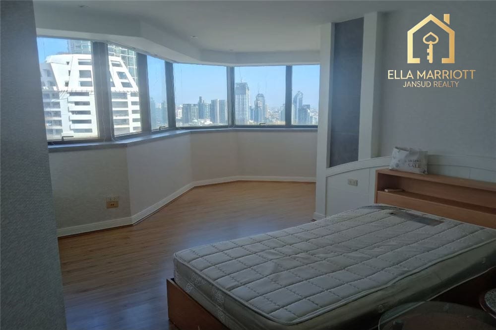 Pet-Friendly Condo in Sukhumvit 24, Phrom Pong - 13 Mins Walk to MRT Queen Sirikit 15