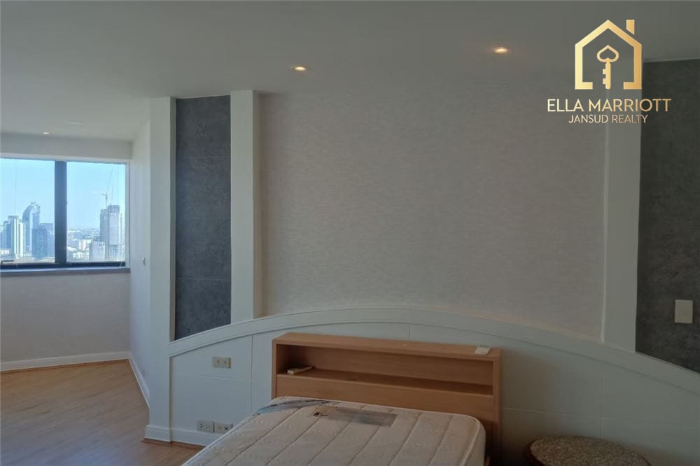 Pet-Friendly Condo in Sukhumvit 24, Phrom Pong - 13 Mins Walk to MRT Queen Sirikit 16