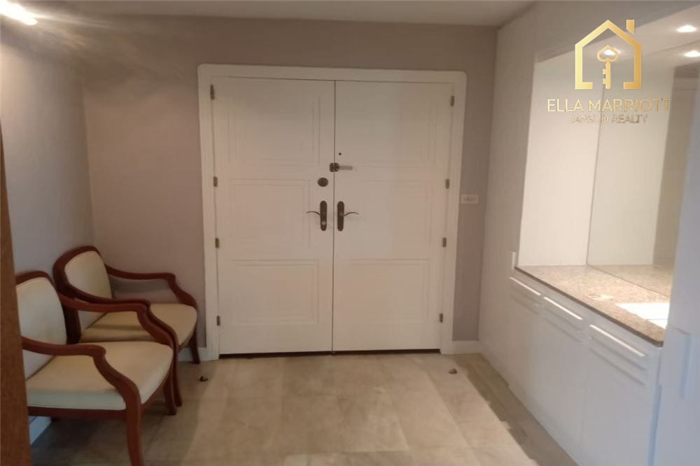Pet-Friendly Condo in Sukhumvit 24, Phrom Pong - 13 Mins Walk to MRT Queen Sirikit 18