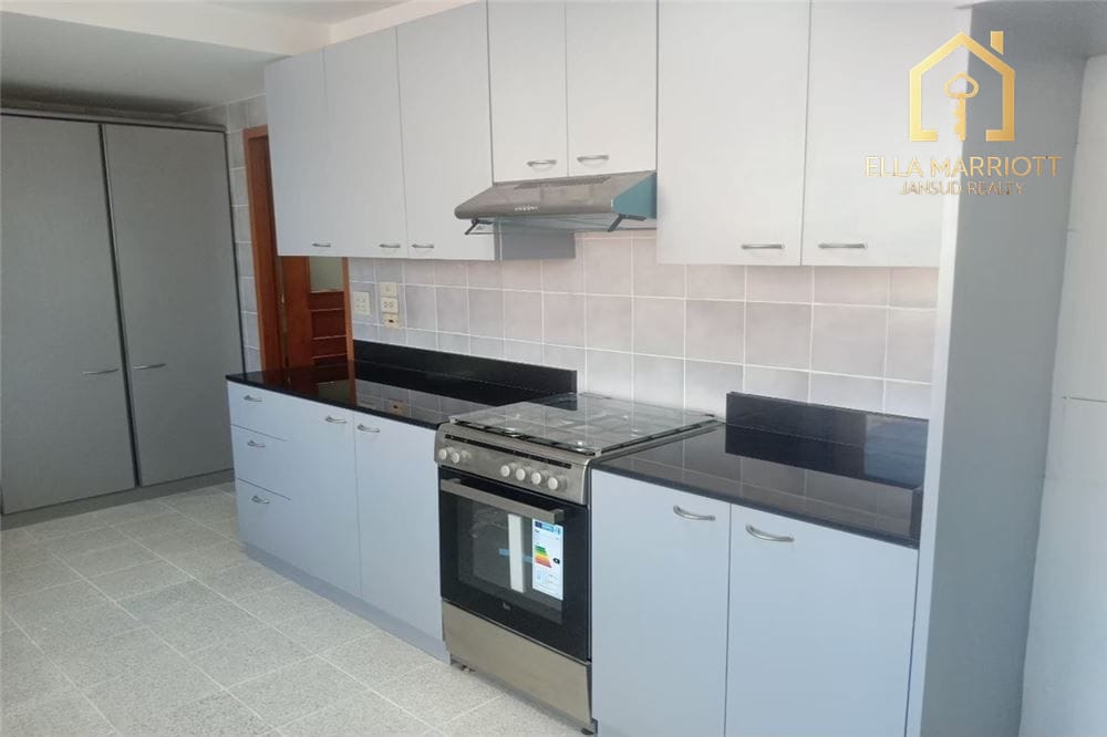 Pet-Friendly Condo in Sukhumvit 24, Phrom Pong - 13 Mins Walk to MRT Queen Sirikit 3
