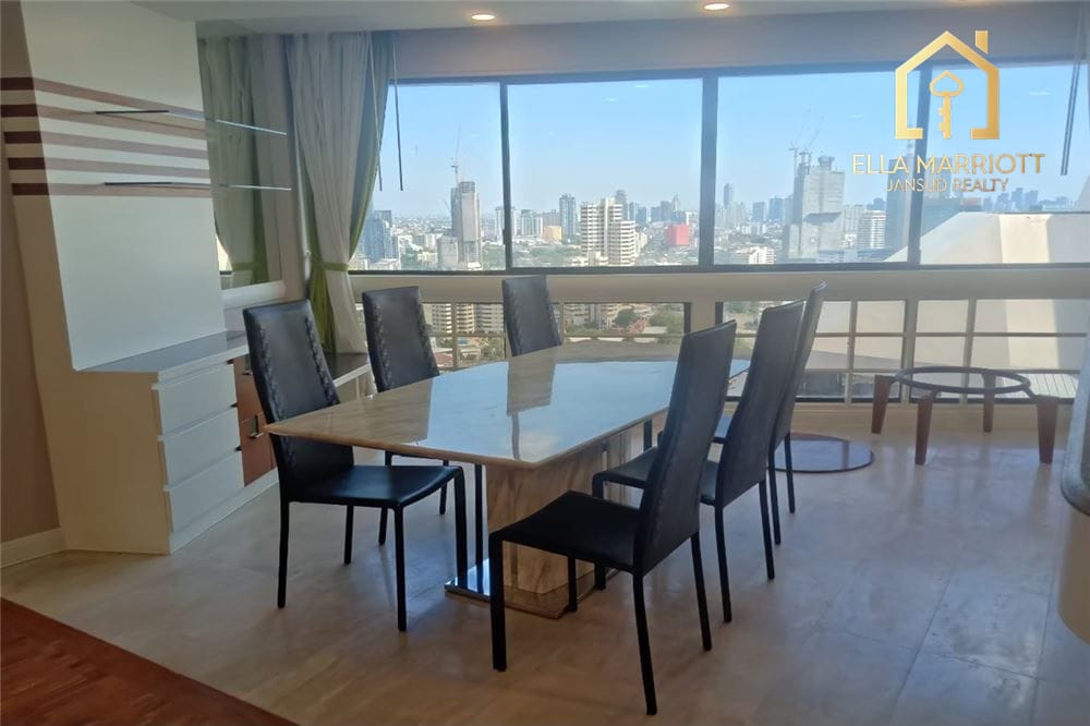 Pet-Friendly Condo in Sukhumvit 24, Phrom Pong - 13 Mins Walk to MRT Queen Sirikit 4