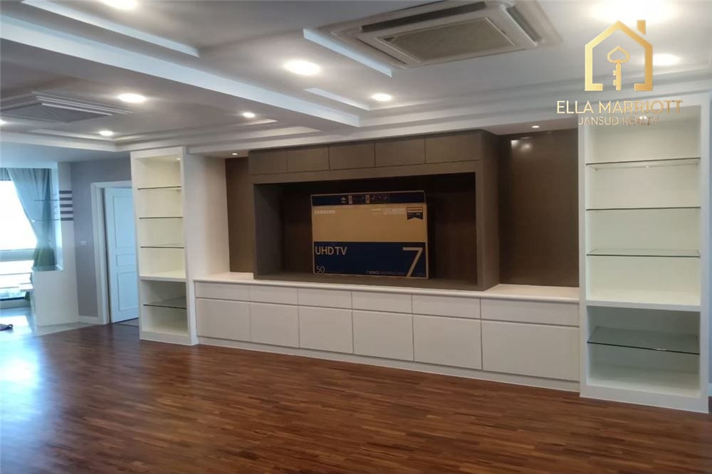 Pet-Friendly Condo in Sukhumvit 24, Phrom Pong - 13 Mins Walk to MRT Queen Sirikit 5