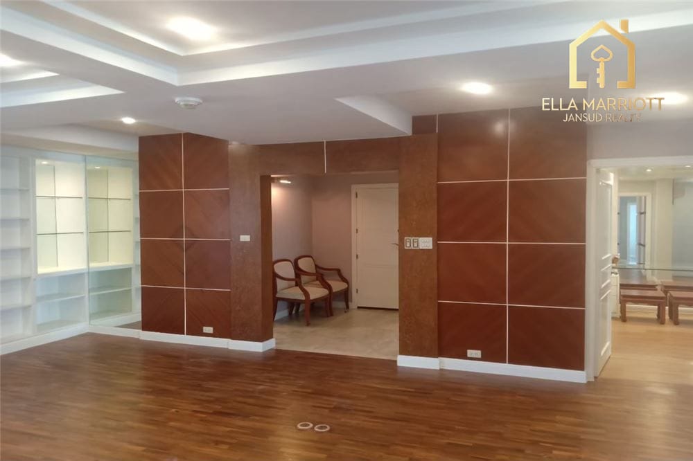 Pet-Friendly Condo in Sukhumvit 24, Phrom Pong - 13 Mins Walk to MRT Queen Sirikit 8