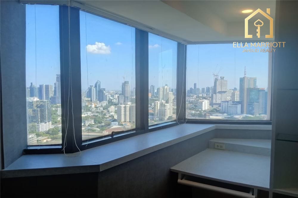 Pet-Friendly Condo in Sukhumvit 24, Phrom Pong - 13 Mins Walk to MRT Queen Sirikit 9