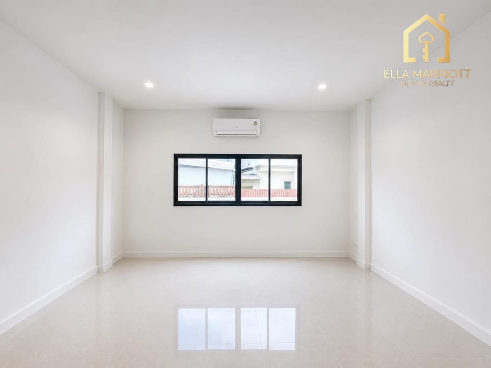 Fully Renovated Townhouse in Central Hua Hin – Below Appraised Value! 3