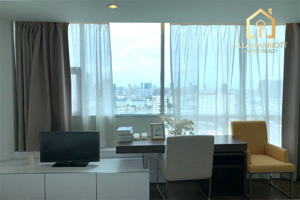 Luxury Sathon Condo: City Views & Prime Location 11