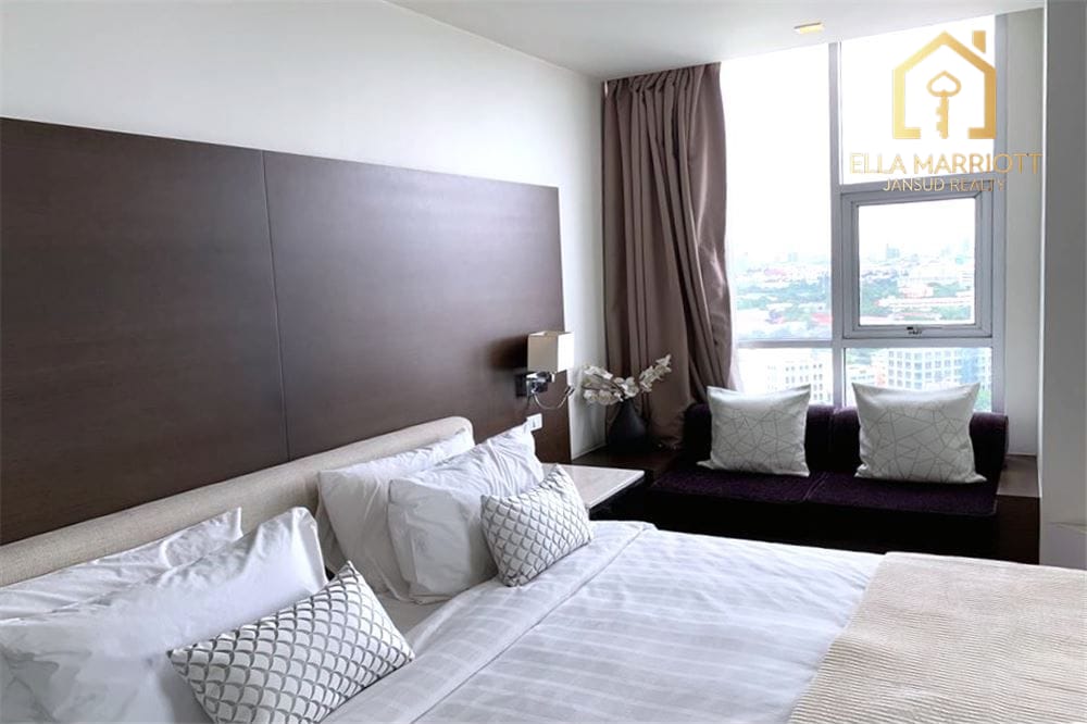 Luxury Sathon Condo: City Views & Prime Location 13