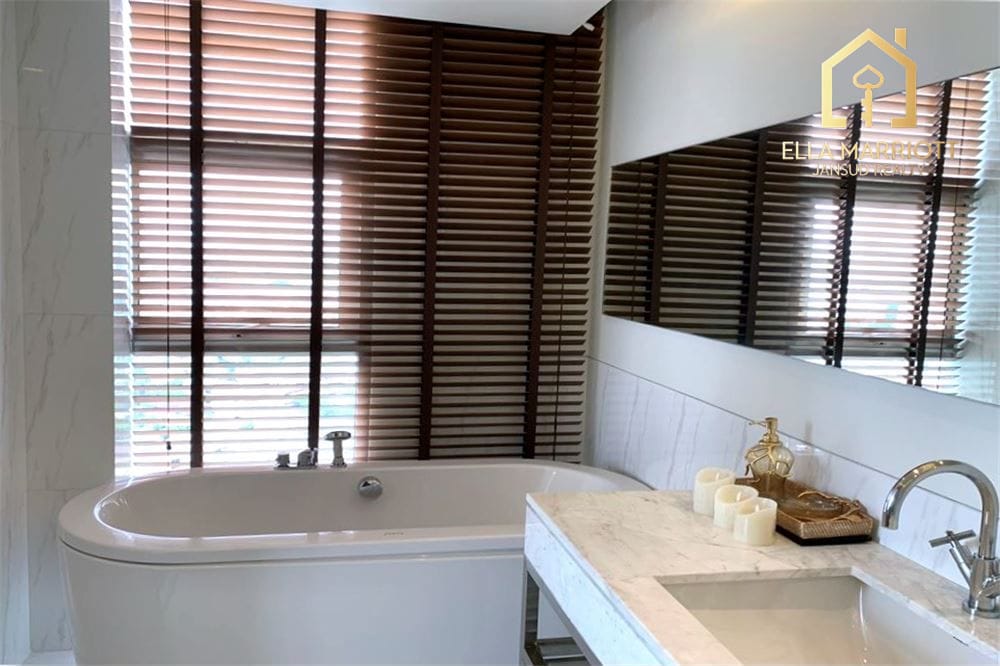 Luxury Sathon Condo: City Views & Prime Location 15