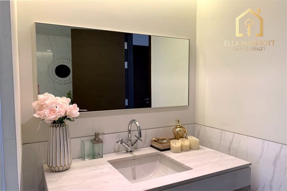 Luxury Sathon Condo: City Views & Prime Location 17