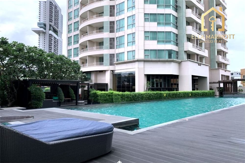 Luxury Sathon Condo: City Views & Prime Location 20