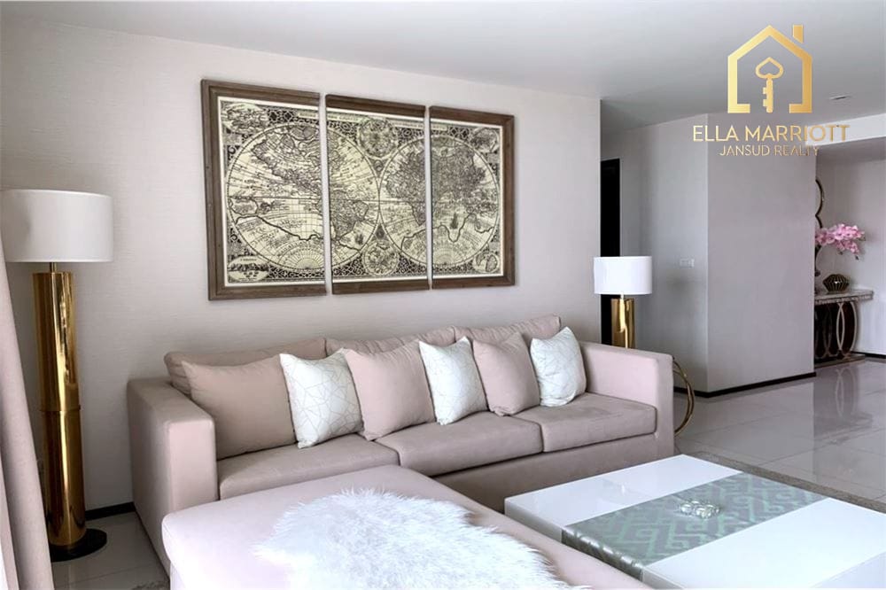 Luxury Sathon Condo: City Views & Prime Location 5