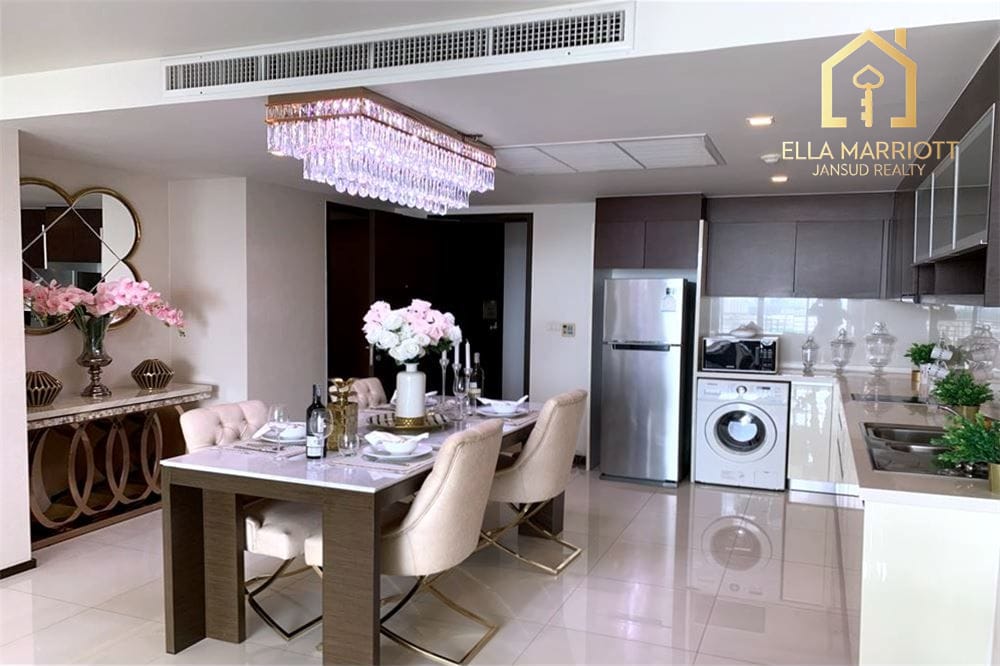 Luxury Sathon Condo: City Views & Prime Location 6
