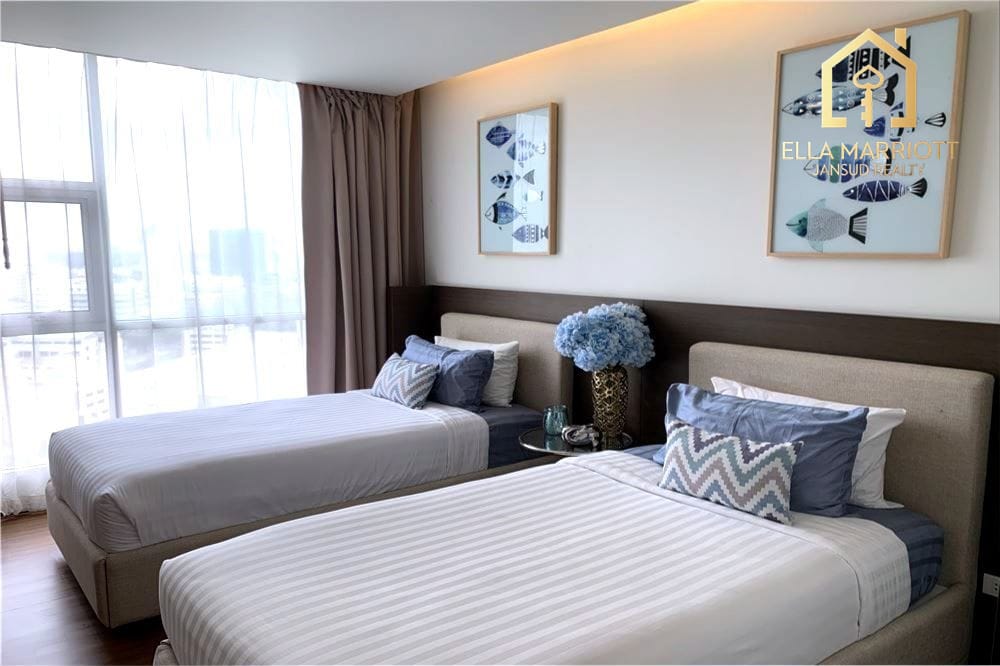 Luxury Sathon Condo: City Views & Prime Location 8