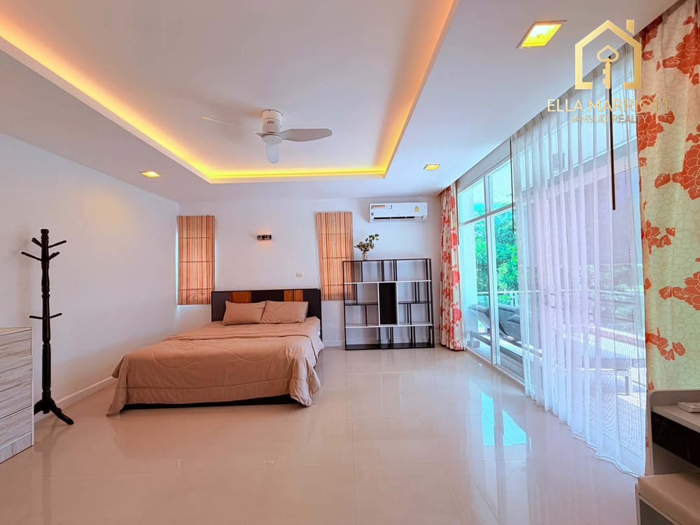 Rare Find! Spacious Villa Private Basement Hin Lek Fai 16