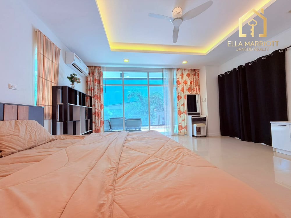Rare Find! Spacious Villa Private Basement Hin Lek Fai 17