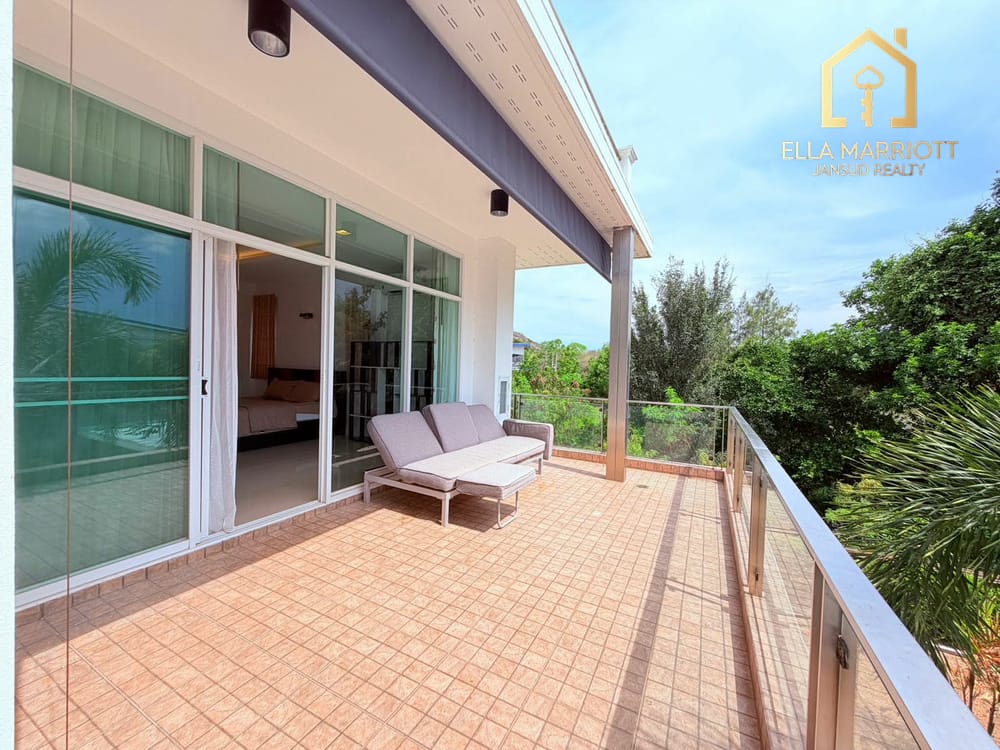 Rare Find! Spacious Villa Private Basement Hin Lek Fai 18