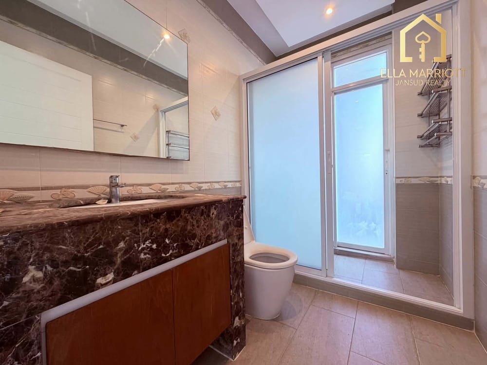 Rare Find! Spacious Villa Private Basement Hin Lek Fai 23