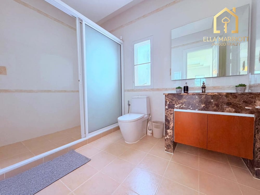 Rare Find! Spacious Villa Private Basement Hin Lek Fai 24