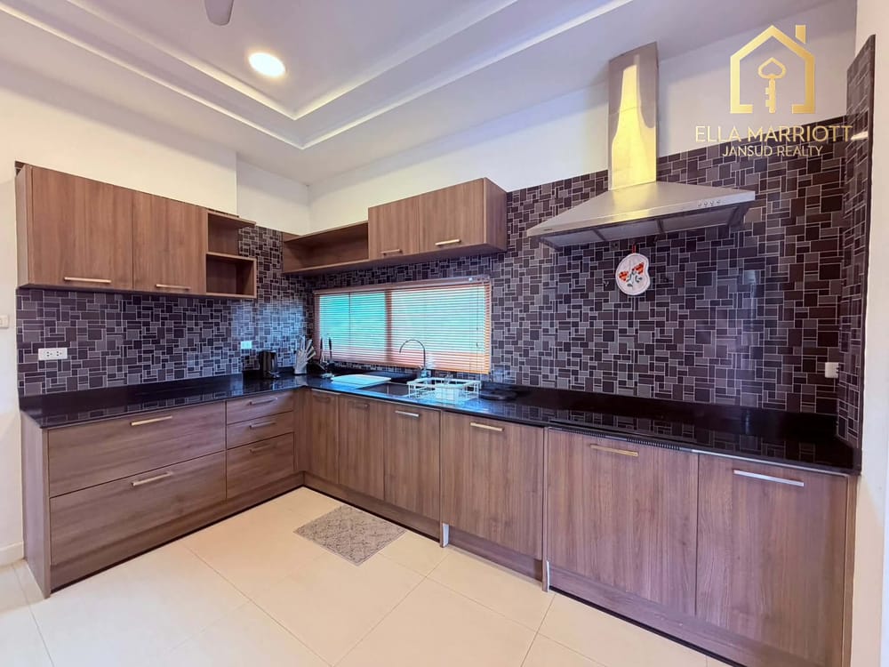 Rare Find! Spacious Villa Private Basement Hin Lek Fai 7