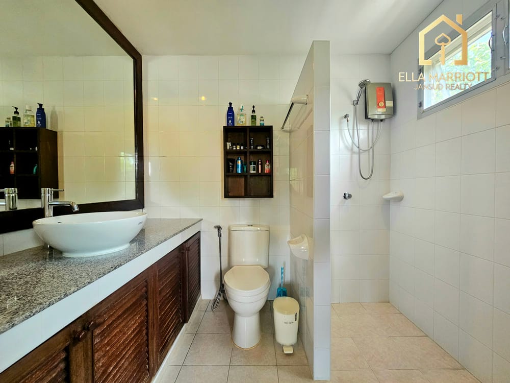 Charming Villa with Large Plot at Baan Thai Village 11