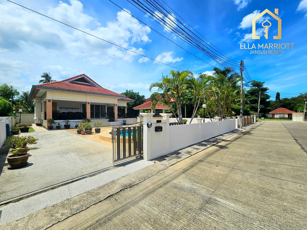 Charming Villa with Large Plot at Baan Thai Village 14