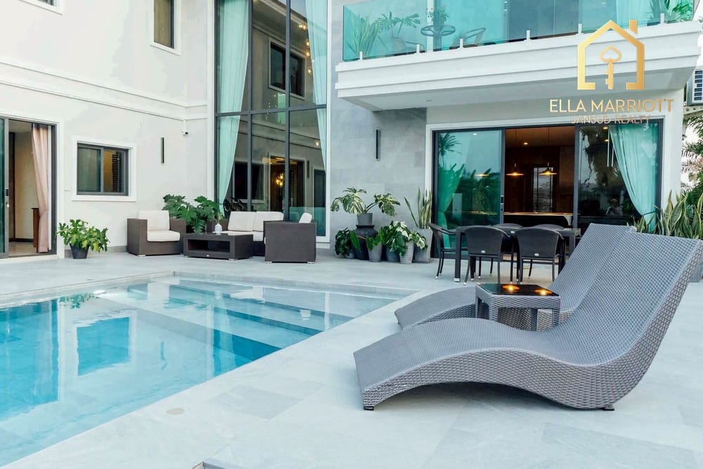 Ultimate Privacy: Grand Luxury Pool Villa in Prime Soi 102 Hua Hin 2