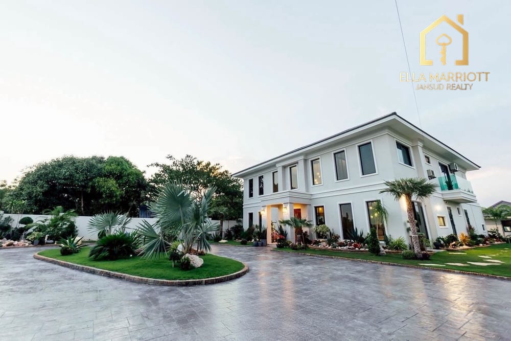 Ultimate Privacy: Grand Luxury Pool Villa in Prime Soi 102 Hua Hin 4