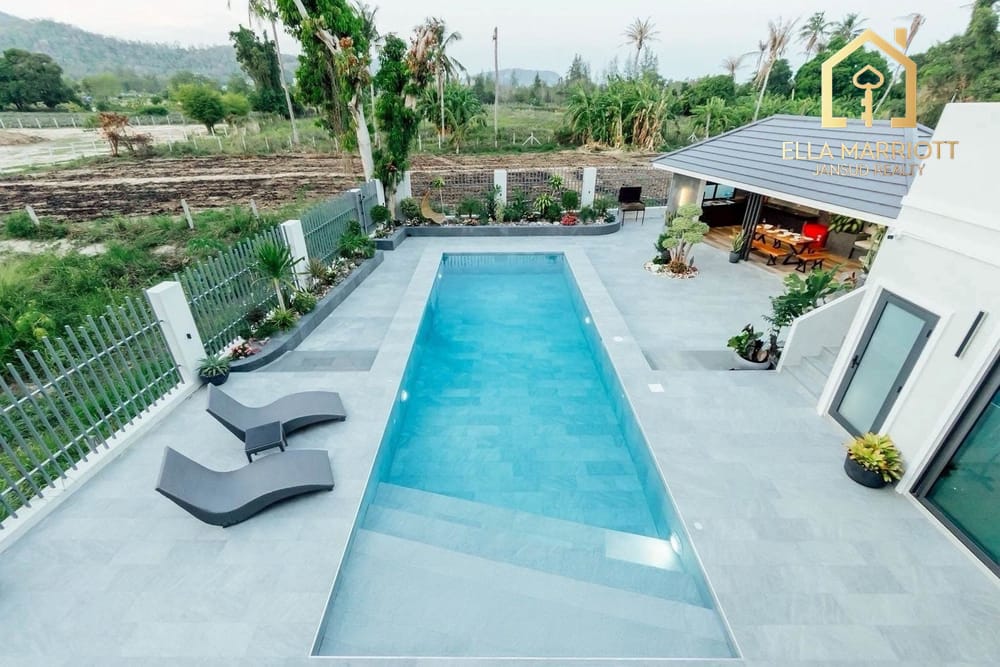 Ultimate Privacy: Grand Luxury Pool Villa in Prime Soi 102 Hua Hin 8