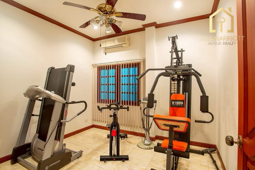 Prime Investment Opportunity: Luxury 6-Bed Pool Villa in the Heart of Hua Hin 10