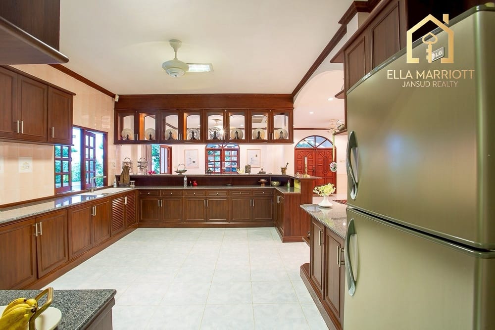 Prime Investment Opportunity: Luxury 6-Bed Pool Villa in the Heart of Hua Hin 16