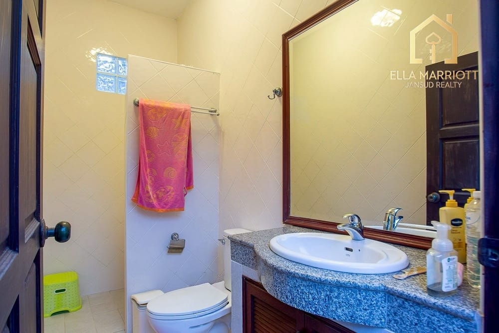 Prime Investment Opportunity: Luxury 6-Bed Pool Villa in the Heart of Hua Hin 18