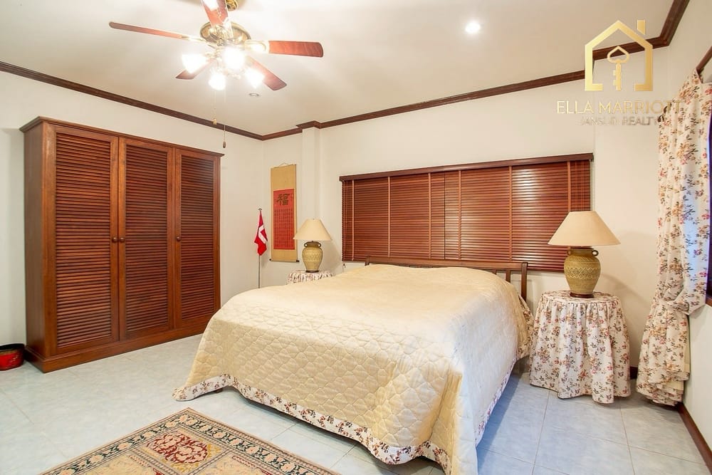Prime Investment Opportunity: Luxury 6-Bed Pool Villa in the Heart of Hua Hin 20
