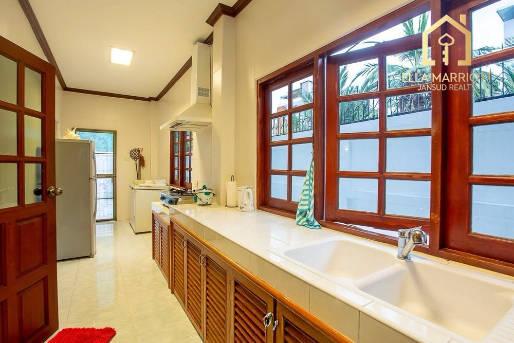 Prime Investment Opportunity: Luxury 6-Bed Pool Villa in the Heart of Hua Hin 22