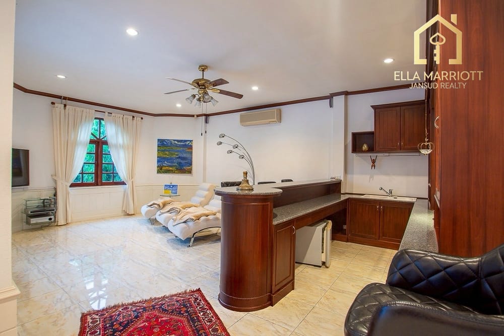 Prime Investment Opportunity: Luxury 6-Bed Pool Villa in the Heart of Hua Hin 25