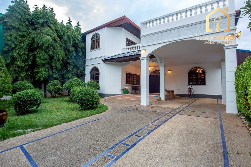 Prime Investment Opportunity: Luxury 6-Bed Pool Villa in the Heart of Hua Hin 4