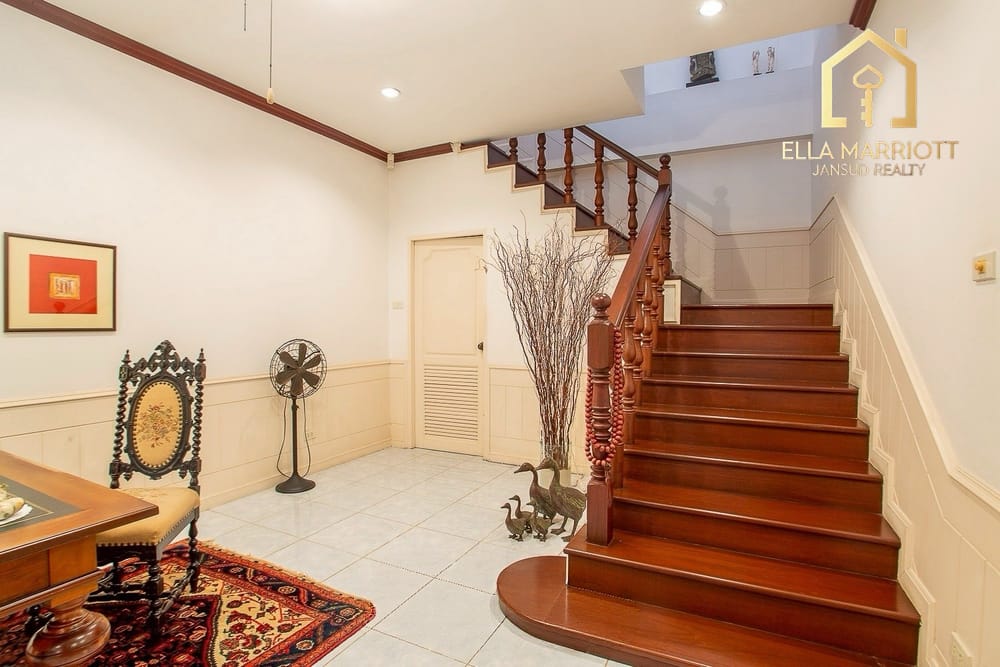 Prime Investment Opportunity: Luxury 6-Bed Pool Villa in the Heart of Hua Hin 6