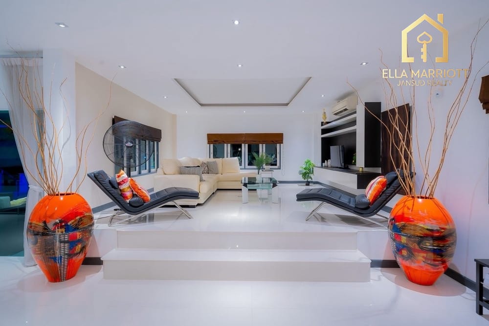 An Exclusive Masterpiece in Black Mountain Golf Club 12
