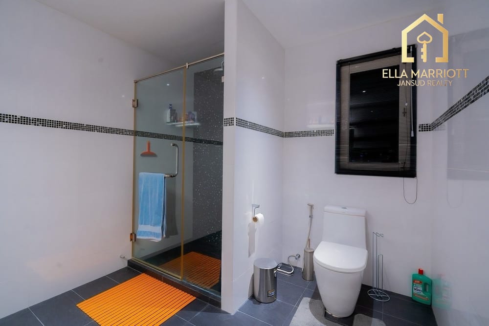 An Exclusive Masterpiece in Black Mountain Golf Club 14