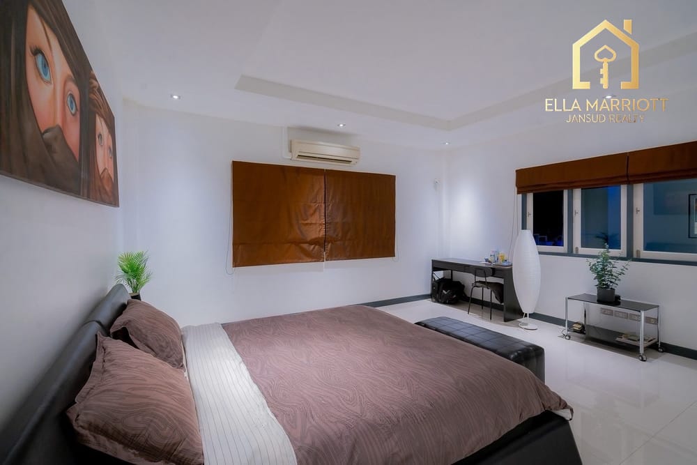 An Exclusive Masterpiece in Black Mountain Golf Club 17
