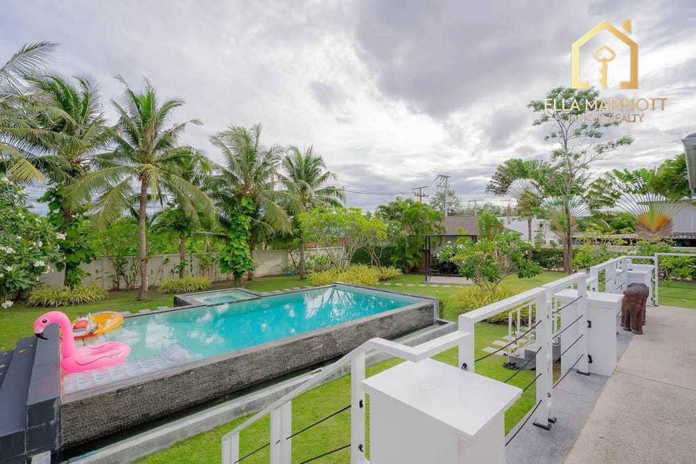 An Exclusive Masterpiece in Black Mountain Golf Club 18