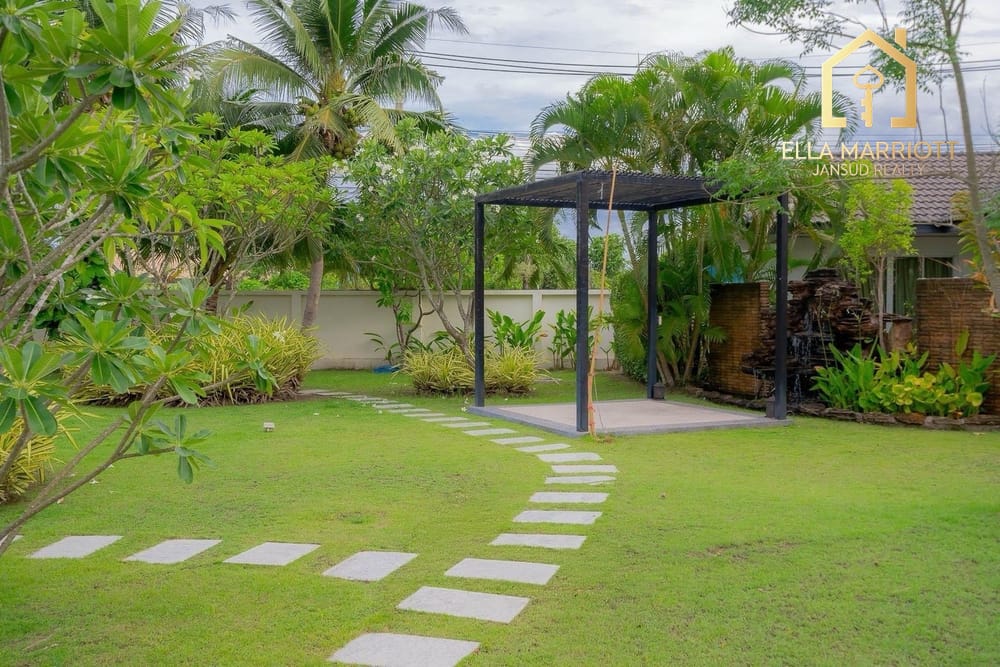 An Exclusive Masterpiece in Black Mountain Golf Club 21