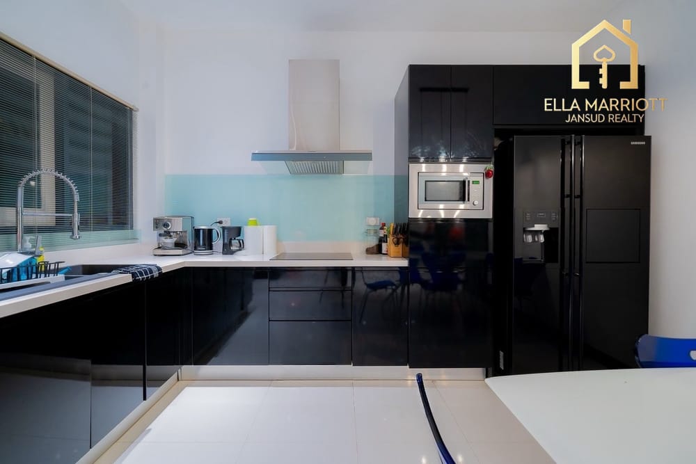 An Exclusive Masterpiece in Black Mountain Golf Club 22