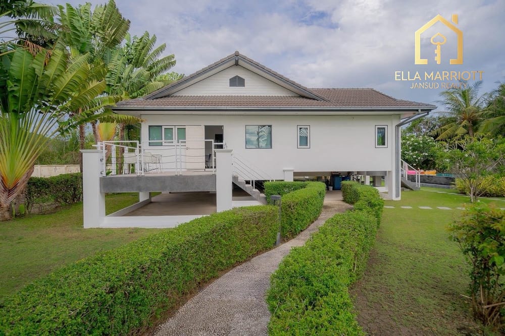 An Exclusive Masterpiece in Black Mountain Golf Club 3